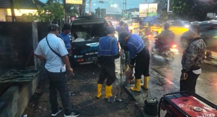PDAM Semarang Gerak Cepat Perbaiki Posisi Hidran Tertutup Cor di Jalan Majapahit