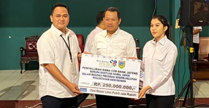 Bank Jateng-Pemkab Kudus Salurkan Bantuan untuk PKL