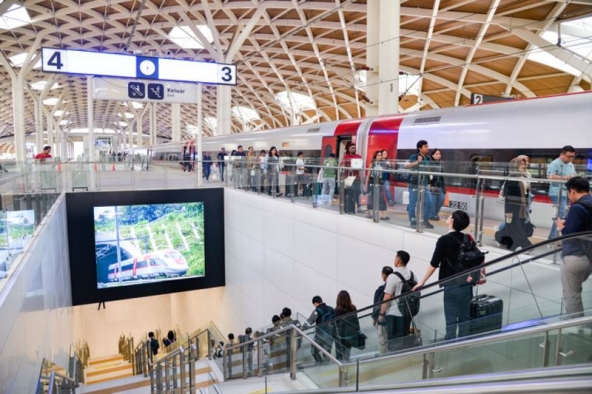 Libur Nataru 2025/2026, Kereta Cepat Whoosh Angkut Lebih dari 362 Ribu Penumpang