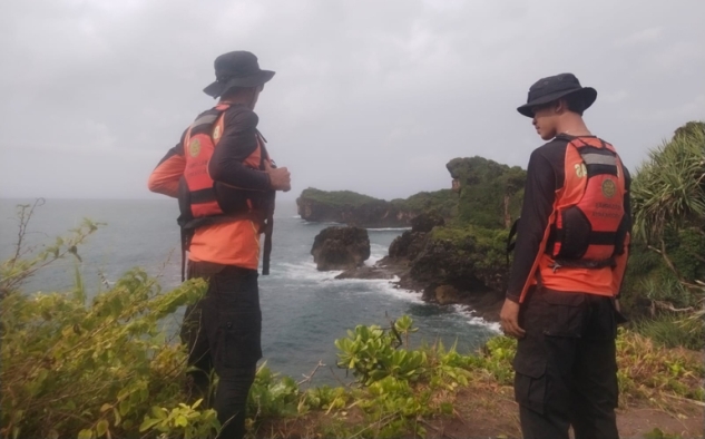 Dua Pemancing Diduga Hilang di Tebing Grendan Gunugkidul, Tim SAR Gabungan Yogyakarta Lakukan Pencarian 
