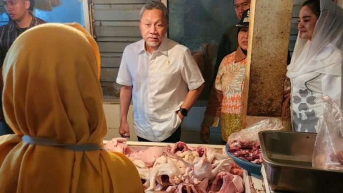 Zulkifli Hasan Pantau Harga Pangan di Pasar Bandarjo Semarang, Klaim Harga Mulai Turun
