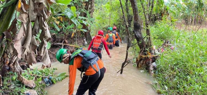 Sepedaan saat Hujan, Seorang Anak 5 Tahun Hanyut di Sungai Perak Kudus