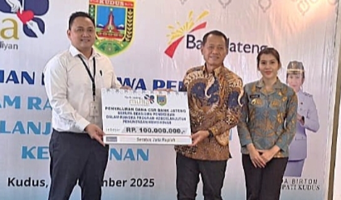 Dukung Pendidikan, Bank Jateng Beri Beasiswa Pelajar Kudus