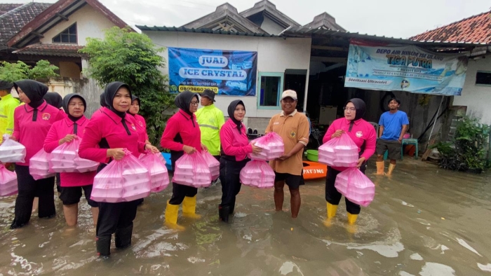 Polisi Alihkan 1.000 Paket MBG kepada Korban Banjir di Pati