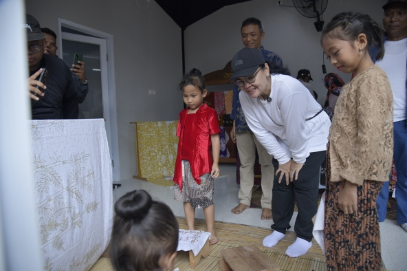 Perkuat Wisata Kampung Batik Rejomulyo, Wali kota Agustina Hadirkan Workshop Kampung Batik