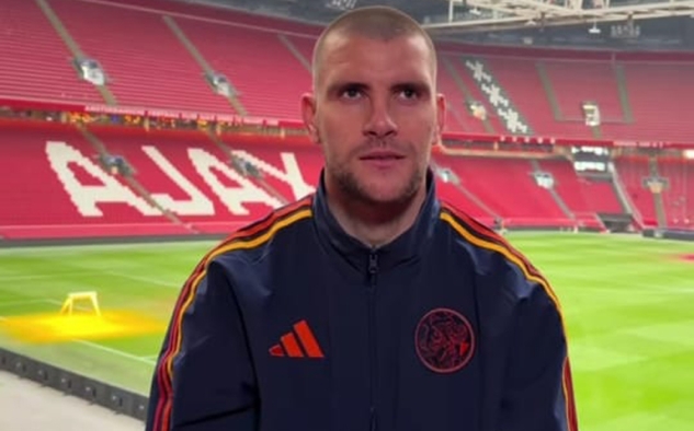 Ajax Amsterdam Perkenalkan Maarten Paes Sebagai Rekrutan Barunya