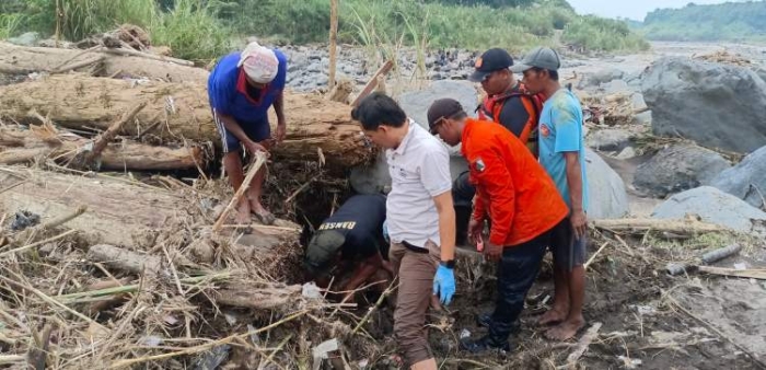 Seorang Pengendara Motor Ditemukan Meninggal di Sungai Gung Tegal