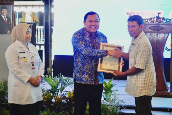 Kemenkum Jateng Serahkan Sertifikat Indikasi Geografis Garam Jetis di Purworejo Expo 2026