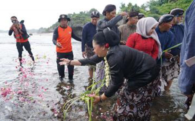 Padusan di Pantai Sundak: Ritual Penyucian Sambut Ramadan di Gunungkidul