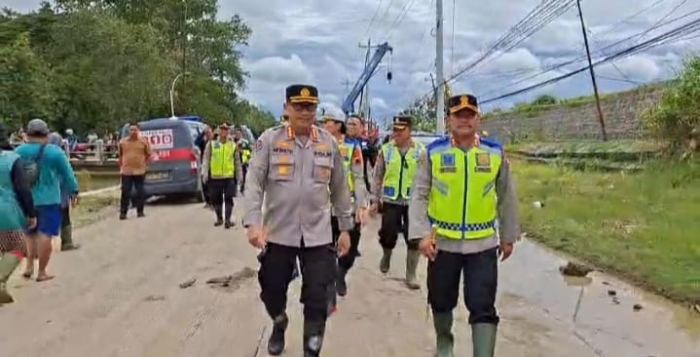 Polda Jateng Kawal Perbaikan Tanggul Jebol di Grobogan, Pastikan Arus dan Distribusi Logistik Tetap Aman