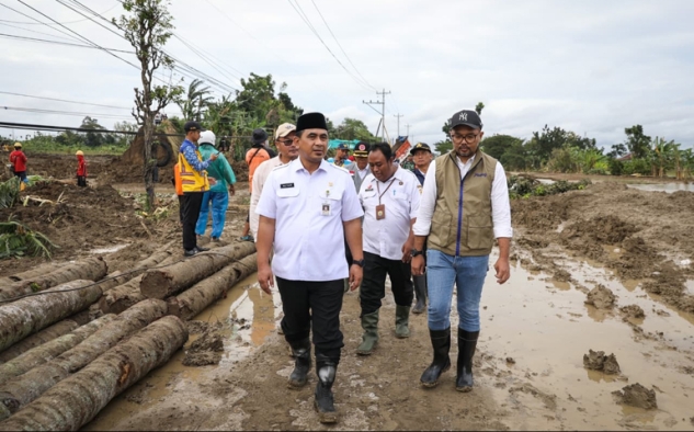 Wagub Jateng Pastikan Percepatan Penutupan Tanggul Sungai Tuntang Selesai 3 Hari  
