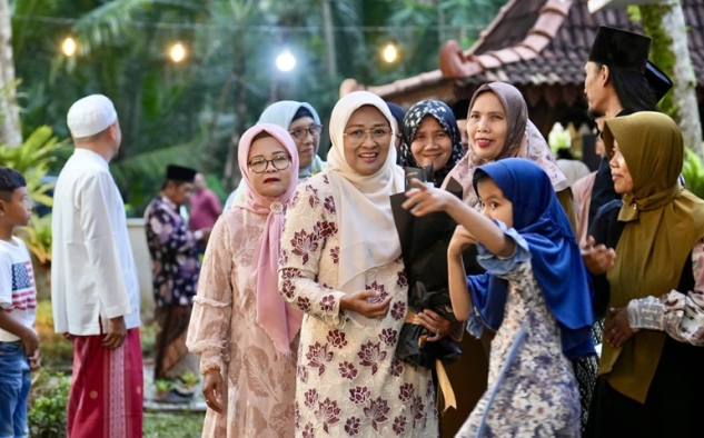 Resmikan Cafe Ngisor Klopo di Desa Munggu, Bupati Kebumen Berharap Berikan Dampak Positif 