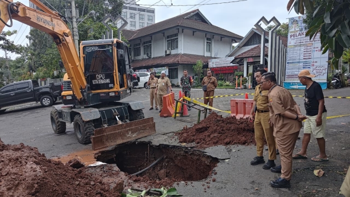 DPU Gerak Cepat Tangani Jalan Berlubang di Depan Kantor Disdik Kota Semarang