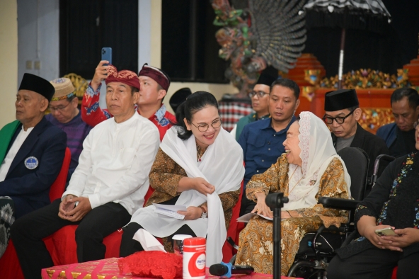 Bersama Sinta Nuriyah Abdurrohman Wahid, Wali Kota Semarang Agustina Gelar Sahur di Pura Giri Natha
