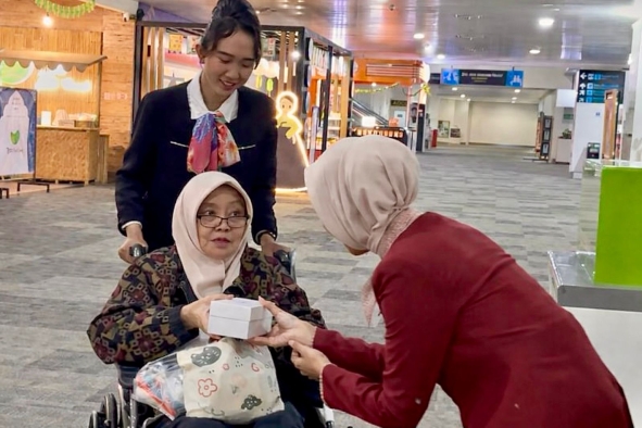 Selama Ramadan, Bandara Semarang Bagikan 3.000 Box Takjil kepada Para Penumpang