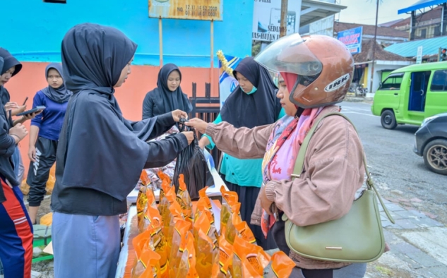 Bantu Serap Hasil Tani Lokal, Perumda Aneka Usaha Karya Praja Banjarnegara Gelar Pasar Murah