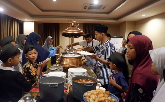 Isi Bulan Ramadan, Aston Inn Pandanaran Semarang Gelar CSR di Panti Asuhan Manarul Mabrur