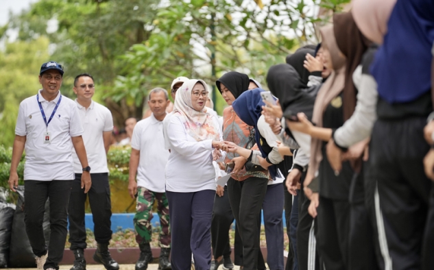 Bupati Lilis Ajak Pihak OPD dan Pelajar di Kebumen Bersihkan Lingkungan 