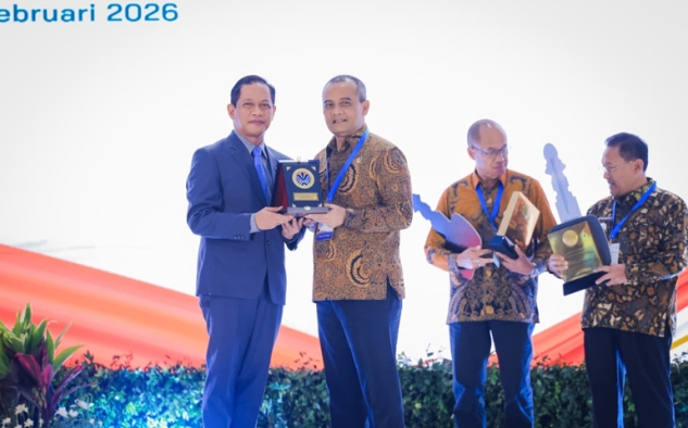 Gubernur Luthfi Raih Penghargaan Pembina Terbaik Kinerja Pengelolaan Sampah 2026