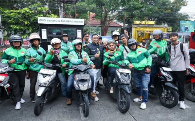 Pastikan Ketersediaan BBM Aman Jelang Lebaran, Gus Yasin Ajak Komunitas Vespa dan Ojol Tinjau SPBU 