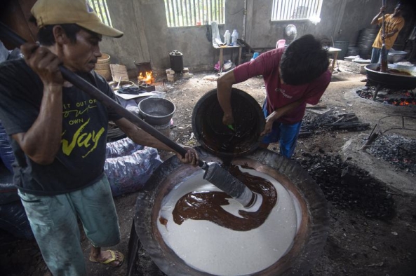 Dodol Betawi, Kudapan Tradisional yang Laris Menjelang Idul Fitri