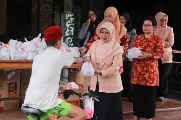 Kemenkum Jateng Berbagi Takjil Gratis, Tebar Kepedulian di Bulan Ramadan