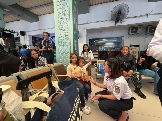 Turut Lepas Pemudik di Stasiun Pasar Senen, KAI Wisata Hadirkan Penampilan Kesenian hingga Berbagi Takjil
