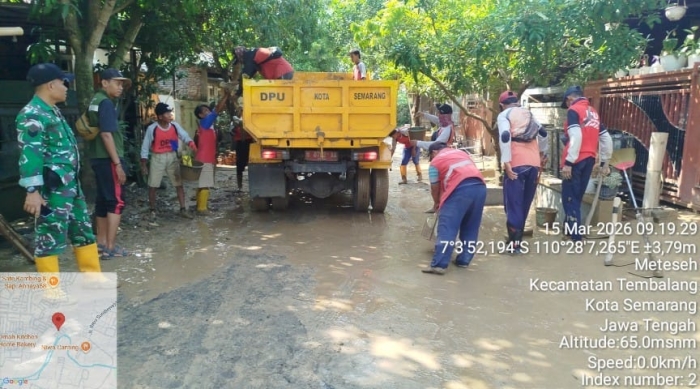 Perkuat Tanggul Dinar Indah dengan Trucuk Bambu, Wali kota Agustina Instruksikan Penanganan Banjir Serentak di Berbagai Titik