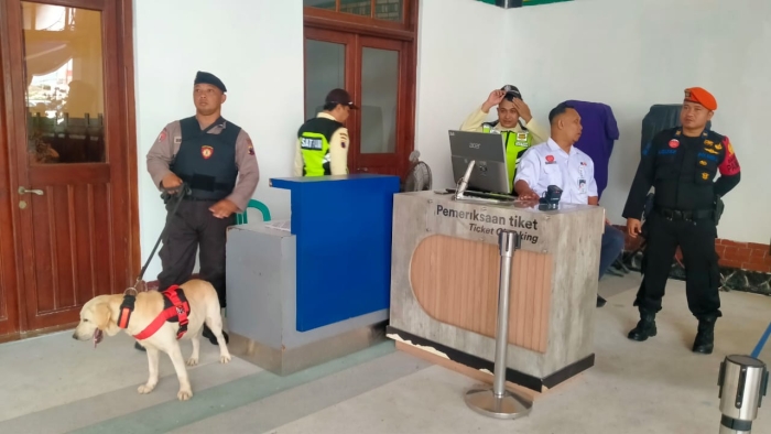Patroli dan Sterilisasi Stasiun Tawang, Polrestabes Semarang Pastikan Keamanan Penumpang