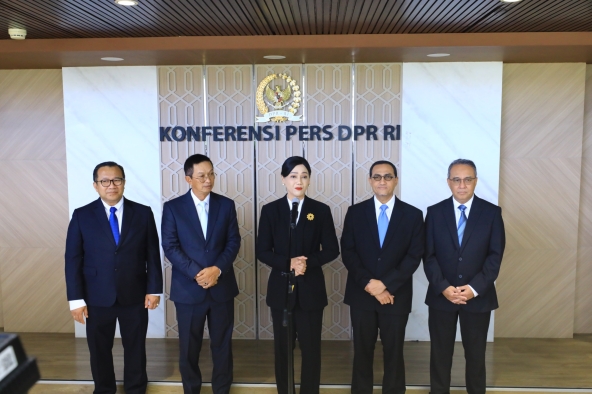 DPR RI Tetapkan Lima Calon Dewan Komisioner OJK