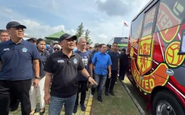 Bus Bergambar Logo Manchester United Jadi Sorotan Gubernur Luthfi Saat Mudik Gratis 2026