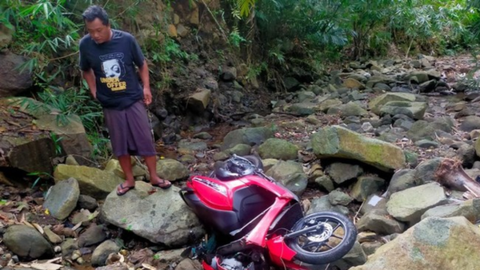 Rem Blong di Jalur Ekstrem, Motor Terjun ke Jurang di Trenggalek