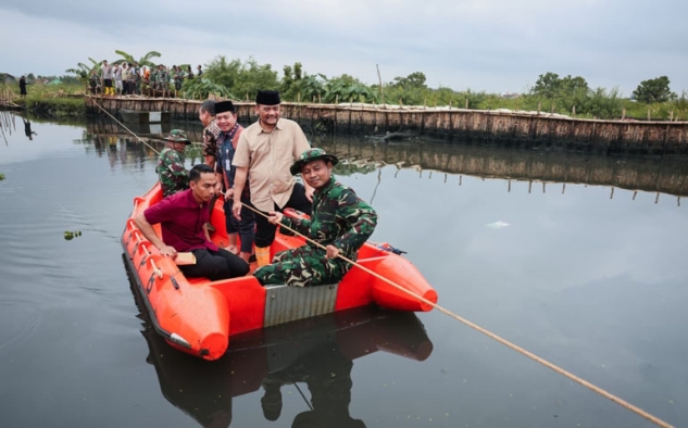 Gubernur Jateng Tinjau Tanggul Jebol Sungai Bremi, Banjir Rendam Pemukiman dan Sawah Pekalongan