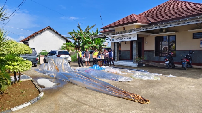 Polisi di Pekalongan Amankan Tujuh Balon Udara Berisi Petasan