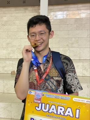 Wong Bryant Alden Sabet Prestasi Bergengsi, Raih Golden Ticket FK UNAIR