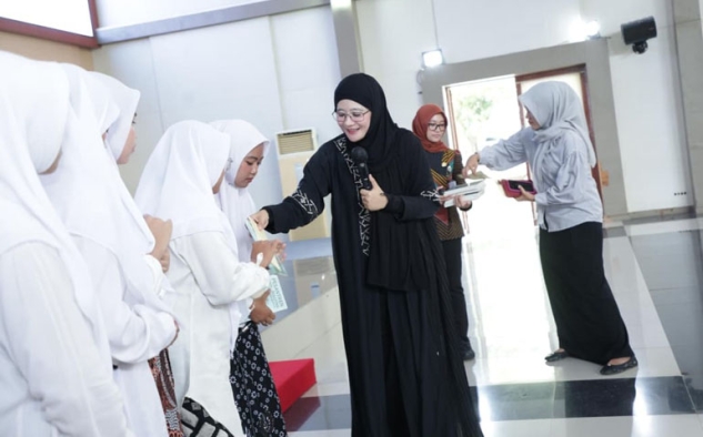 Bunda Literasi Jawa Tengah Ajak Santri Tingkatkan Tradisi Menulis untuk Perkuat Literasi di Pesantren