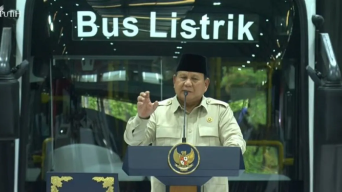 Prabowo Targetkan Produksi Massal Sedan Listrik Indonesia pada 2028