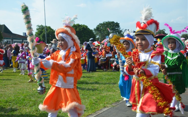 Ribuan Siswa PAUD dan RA Semarakkan Gebyar Drumband Tingkat Kabupaten Cilacap