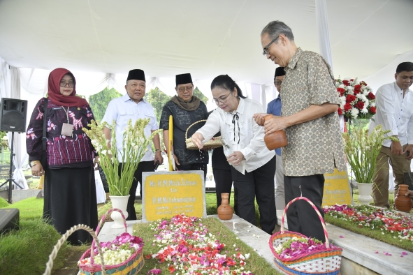Ziarah ke Makam Pendahulu, Wali Kota Agustina Tegaskan Komitmen Merawat Jejak Sejarah