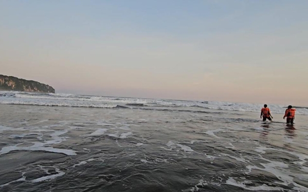 Remaja Hilang Terseret Arus Saat Bermain Surfing di Pantai Parangtritis
