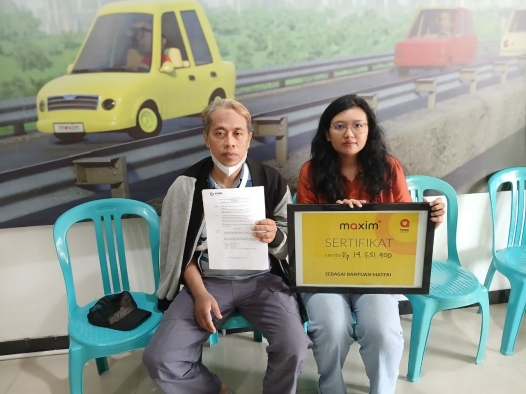 Maxim Salurkan Santunan Pengobatan untuk Mitra Pengemudi yang Mengalami Kecelakaan di Semarang