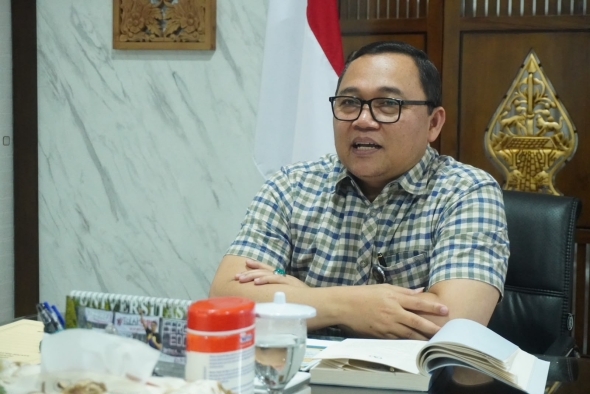 Kakanwil Kemenkum Jateng Bahas Penguatan Profesi Notaris di Kuliah Tamu UNS