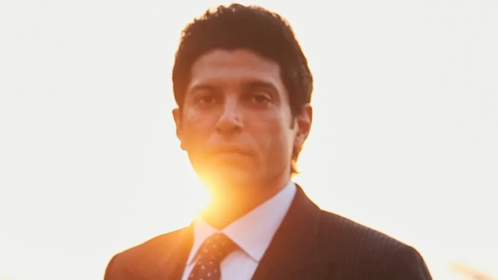 Farhan Akhtar Dikabarkan Akan Perankan Legenda Musik RD Burman dalam Film Biografi Ambisius