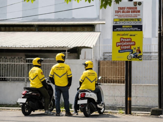 Maxim dan Dishub Semarang Pasang 163 Papan Tarif Parkir untuk Tingkatkan Transparansi