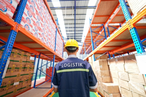 Menjaga Kelancaran Layanan, Ada Peran Vital Petugas Logistik KAI Services di Balik Layar