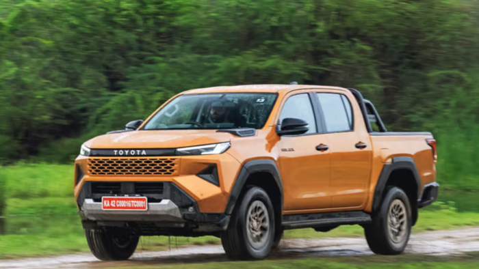 Toyota Hilux 2026 Tampil Lebih Gagah dengan Desain Cyber Sumo dan Platform yang Lebih Kokoh