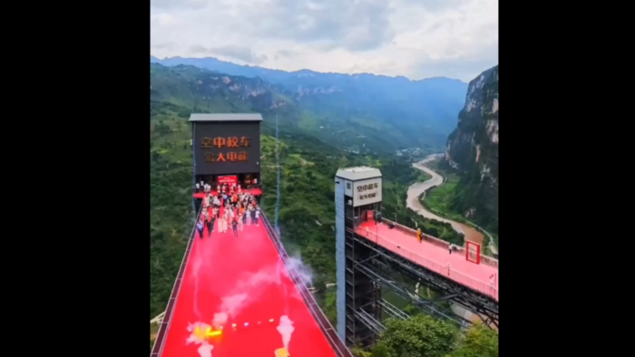 Elevator 288 Meter di China Pangkas Perjalanan Pelajar dari 3 Jam Jadi 30 Menit