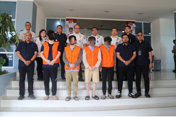 Imigrasi Semarang Deportasi 4 WNA Tiongkok karena Terlibat Penipuan