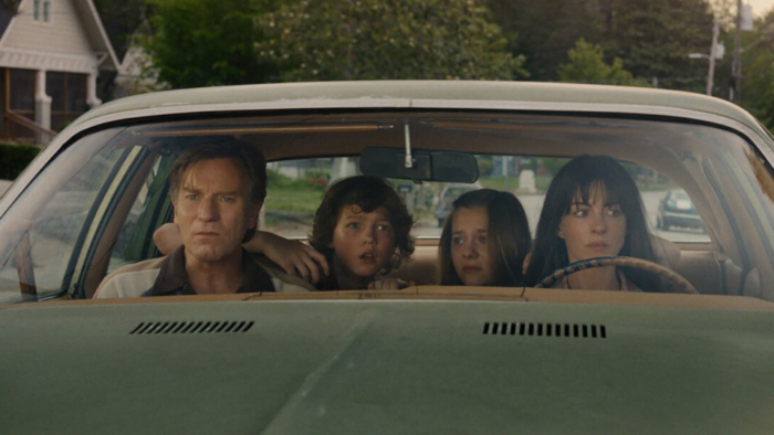 SINOPSIS The End of Oak Street Siap Tayang, Anne Hathaway dan Ewan McGregor Terjebak Fenomena Misterius