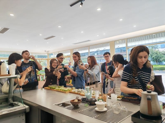 Jelajah Guizhou, Pemudi Indonesia Temukan Wajah Lain Tiongkok Lewat Budaya dan Tradisi